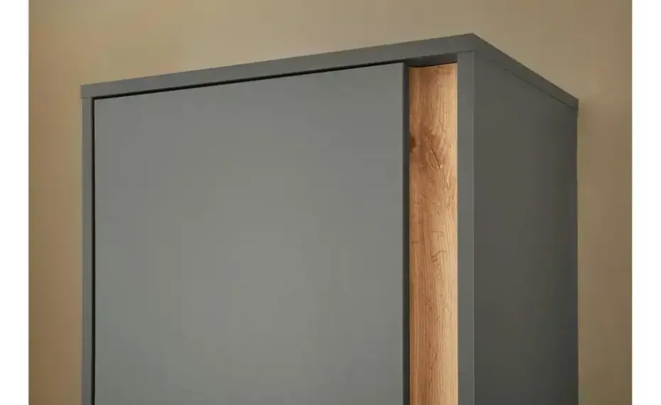 Garderobenschrank