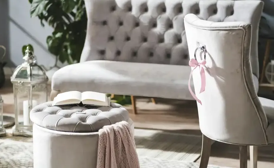 Hocker mit Stauraum