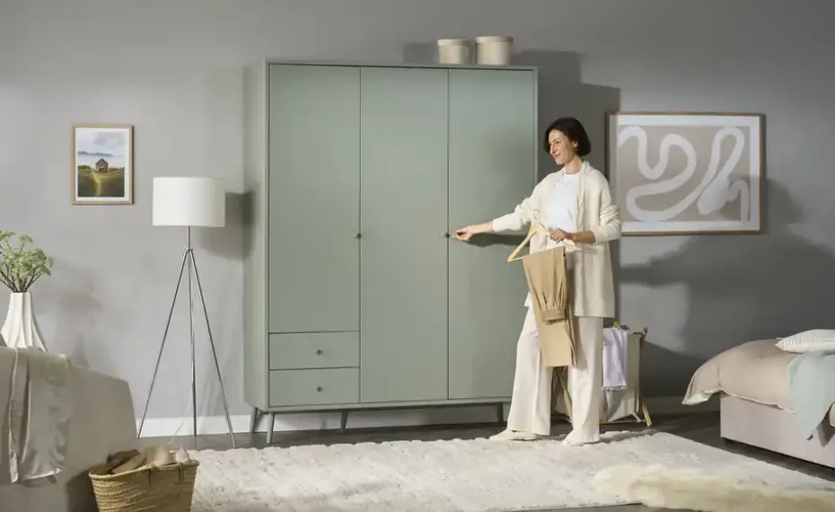 Kleiderschrank 3-türig, Salbeigrün, mit Einlegeböden Harllson