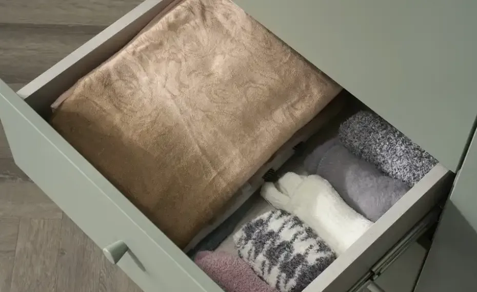 Kleiderschrank 3-türig, Salbeigrün, mit Einlegeböden Harllson